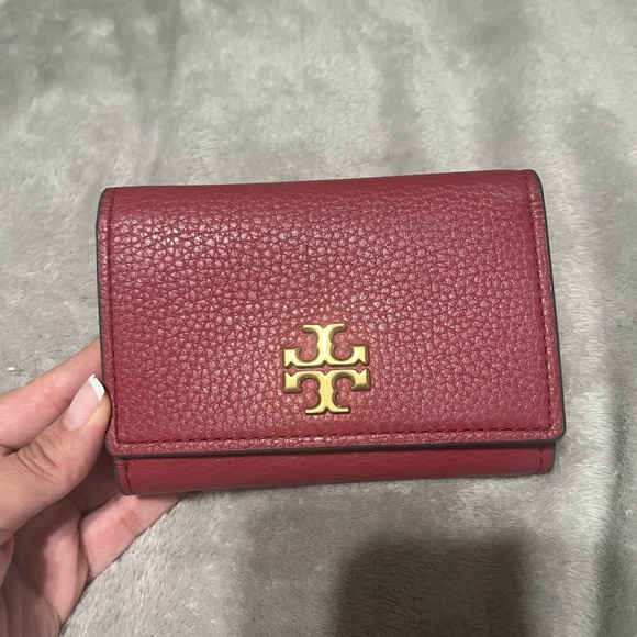 TORY BURCH LIMITED EDITION KIRA MEDIUM
FLAP WALLET - Picture 4 of 9